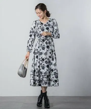 새상품 QUEENS COURT 퀸즈 코트 달리아 프린트 원피스