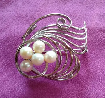 실버 펄 브로치