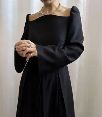 2WAY 오프 숄더 턱 플리츠 드레스