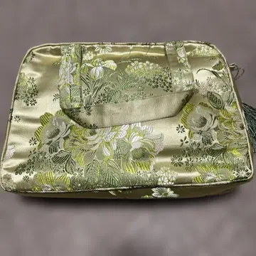 꽃무늬 자수 그린 컬러 새틴 백