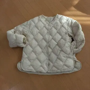 UNIQLO 울트라 라이트 다운 아이보리 다운 자켓