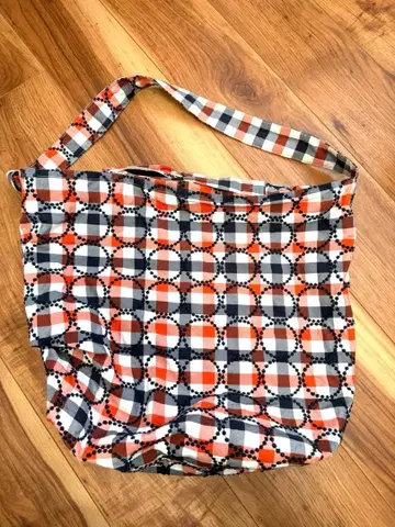 미나 페르호넨 체크 무늬 탬버린