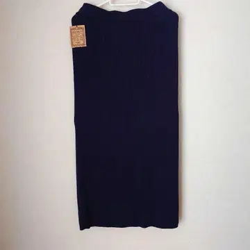 BEARDSLEY 네이비 리브 타이트 스커트