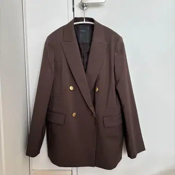 NOBLE 에스테르 트윌 피크 라펠 재킷