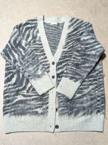 [1회만 몇 시간 착용] LOUNGEDRESS 제브라 패턴 가디건