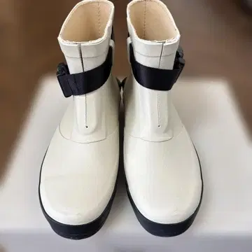 문스타 화이트 레인부츠 23.0cm