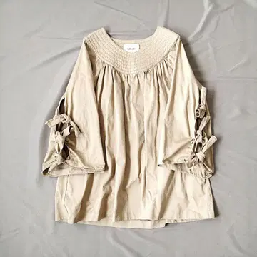 SIIILON 슬리브 리본 개더 플레어 풀오버 상의 씨이론 긴팔