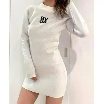 GYDA 제이다 로고 타이트 니트 원피스 화이트