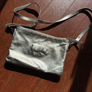 ear 파피요네 실버 숄더백 코끼리 엠보싱
