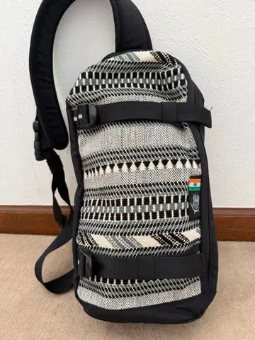 ETHNOTEK 자라 슬링백 새상품급