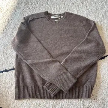 유니클로 ANYA HINDMARCH 브라운 니트