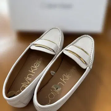 Calvin Klein 화이트 로퍼