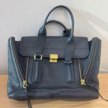 3.1 필립림 네이비 가죽 핸드백 골드 금장 장식