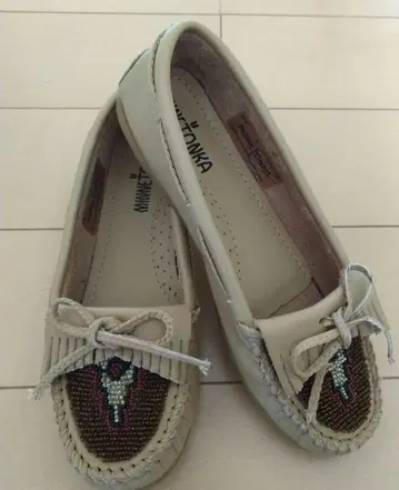 [미사용품] 미네통카 스무스 가죽 비즈 자수 모카신 US5/ 22cm