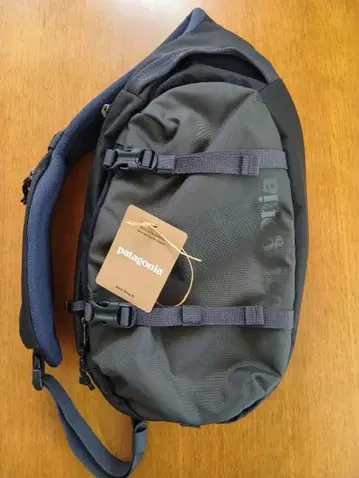 새상품급 Patagonia 바디백 그레이