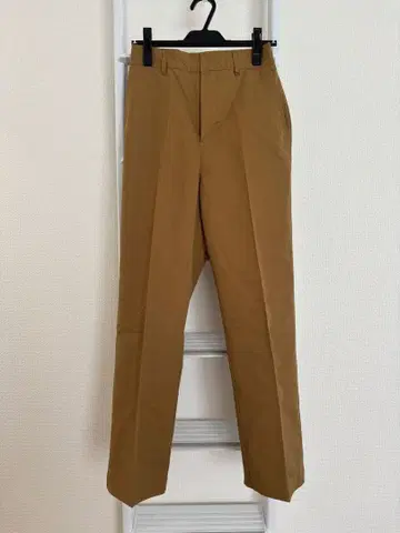 베이지 스트레이트 레그 슬랙스 M