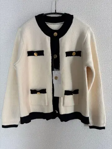 미사용 고베 레터스 디자인 버튼 니트 가디건 아이보리/블랙