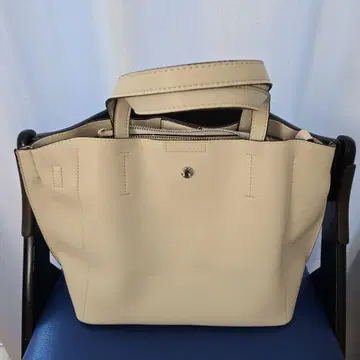베이지 합성 피혁 토트백 숄더 스트랩 포함