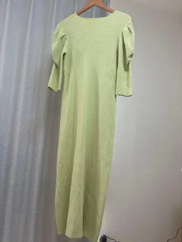 라이트 그린 퍼프 슬리브 원피스