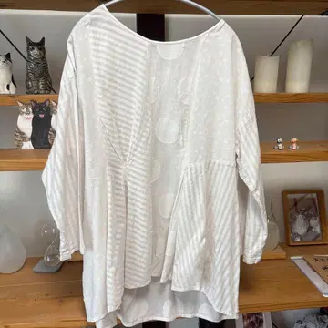 파드칼레 화이트 스트라이프 도트