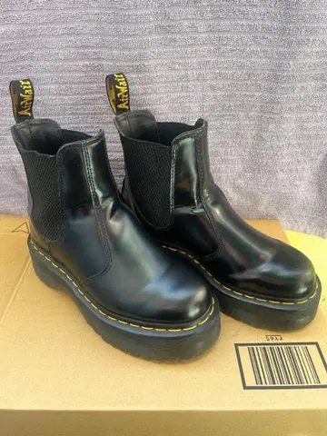 닥터마틴 통굽 부츠