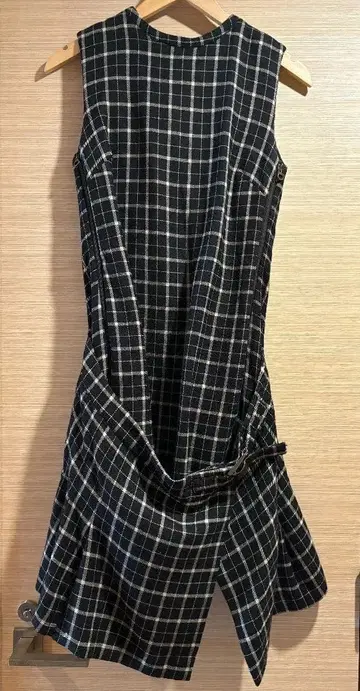 슬리브리스 미니 원피스 블랙 계열 체크