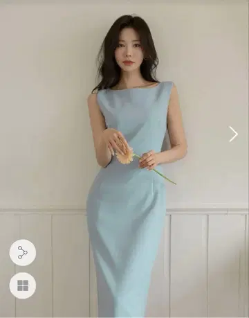 디홀릭 포트넥 사이드 다트 슬리브리스 원피스