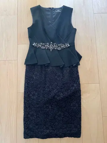 그레이스 콘티넨탈 블랙 드레스