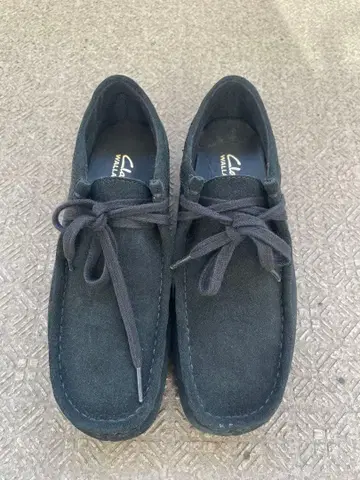 Clarks Wallabees 블랙 모카신