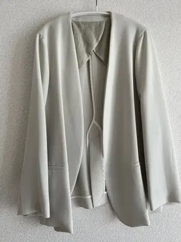 티아라 노카라 라이트 그레이 자켓