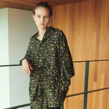 UNION LUANCH 꽃무늬 프린트 돌먼 슬리브 셔츠