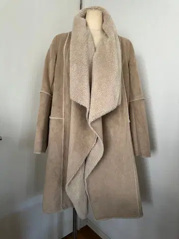 페이크 무스탕 코트