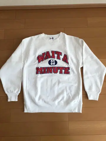 WAITE A MINUTE 트레이닝복