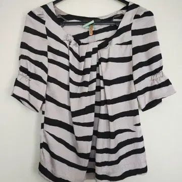 BODY DRESSING Deluxe 반팔 블라우스