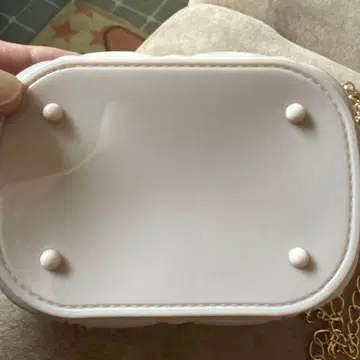 화이트 퀼팅 숄더백