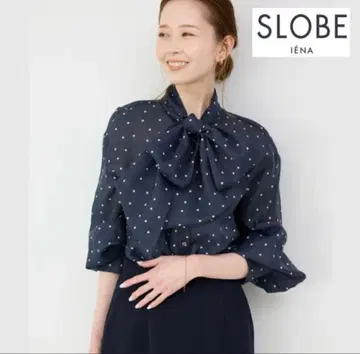 SLOBE 리본 포함 도트 무늬 블라우스