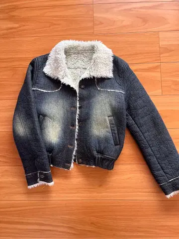 퍼 달린 다크 블루 데님 가공 자켓
