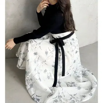 [택 포함 새상품] 머큐리 듀오 플라워 도킹 코르셋 니트 원피스