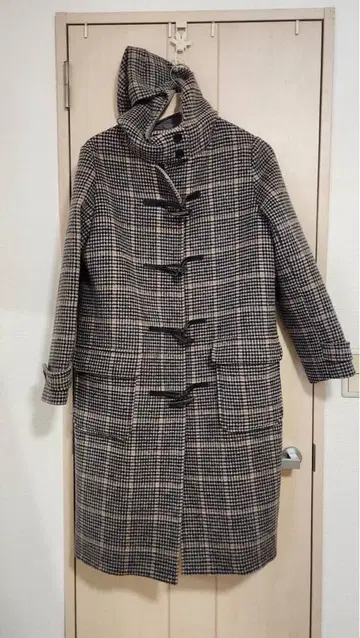 체크 무늬 더플 코트