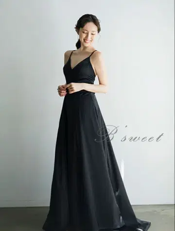 블랙 슬립 드레스 크로스 스트랩