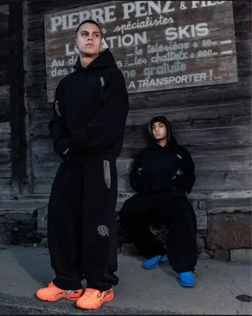 Mertra Tracksuit sweatpants 스웨트 팬츠 BK