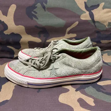 UNDEFEATED x Converse One Star Olive