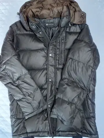 블랙 후드 부착 다운 자켓