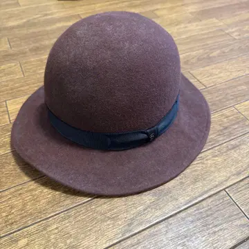 브라운 울 햇 네이비 리본 포함