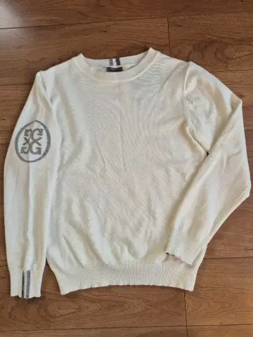 화이트 로고 자수 긴팔 스웨터