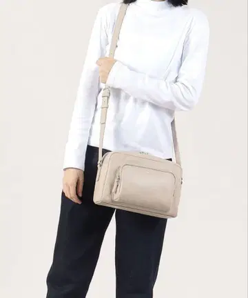 에네스베 정가 45,100엔 천연 가죽 숄더백