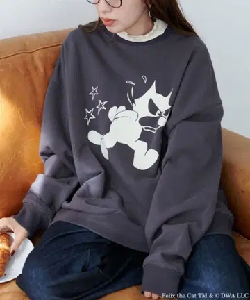 Discoat FELIX/필릭스 ANGRY 빅 맨투맨 차콜