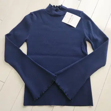 비즈 장식 네이비 긴팔 니트