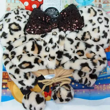 미니 폼폼 포함 레오파드 무늬 팬캡 베이지