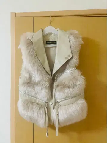 퍼 베스트 S 사이즈 라이트 베이지 새상품급